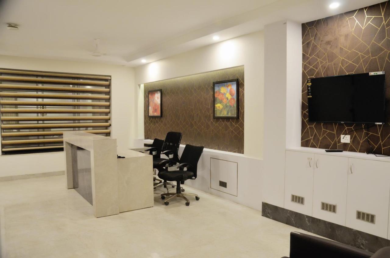 Hotel The Luxem - Behind Ibis Hotel Gurugram คูร์เคาน์ ภายนอก รูปภาพ