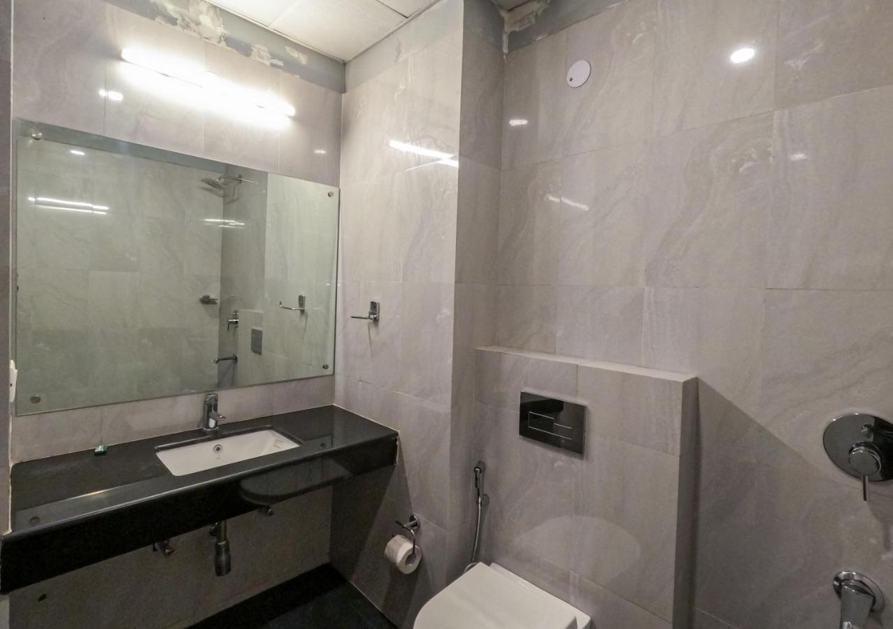 Hotel The Luxem - Behind Ibis Hotel Gurugram คูร์เคาน์ ภายนอก รูปภาพ