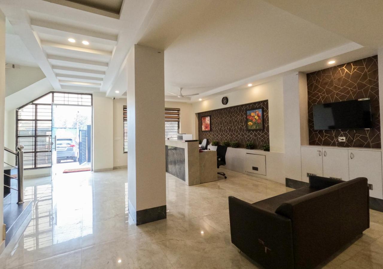 Hotel The Luxem - Behind Ibis Hotel Gurugram คูร์เคาน์ ภายนอก รูปภาพ