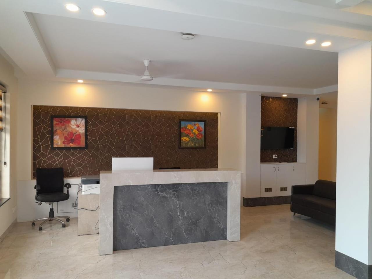 Hotel The Luxem - Behind Ibis Hotel Gurugram คูร์เคาน์ ภายนอก รูปภาพ
