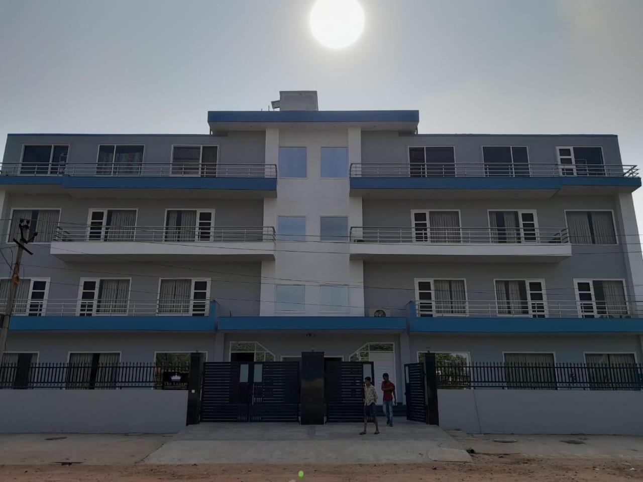 Hotel The Luxem - Behind Ibis Hotel Gurugram คูร์เคาน์ ภายนอก รูปภาพ