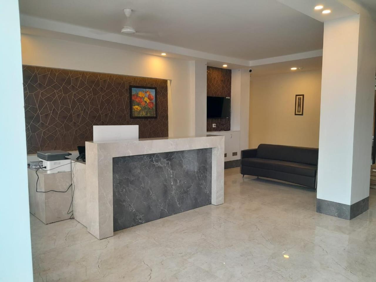 Hotel The Luxem - Behind Ibis Hotel Gurugram คูร์เคาน์ ภายนอก รูปภาพ